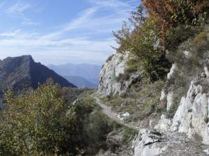 Xtrallusion photo library of independent, self-guided walking and sightseeing holidays in Italy. Pictures, images, photos and photographs taken along the way of this 1-day walking itinerary, to give you a visual impression of the day's walk.